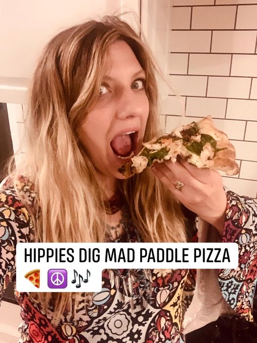 Hippies dig Mad Paddle Pizza! This Cajun Shrimp Alfredo Pizza is so outta sight.